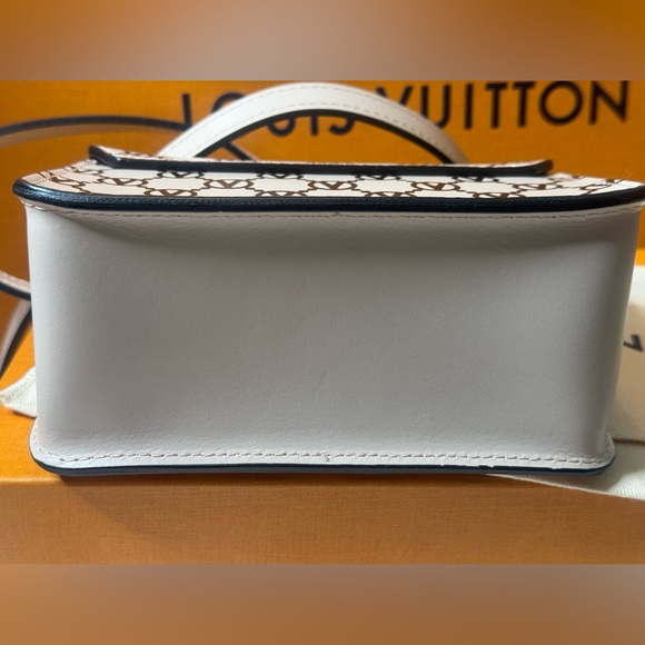 ⭐️NWT⭐️Valentino by Mario Valentino Bijou Leather Crossbody Bag - Picture 6 of 12